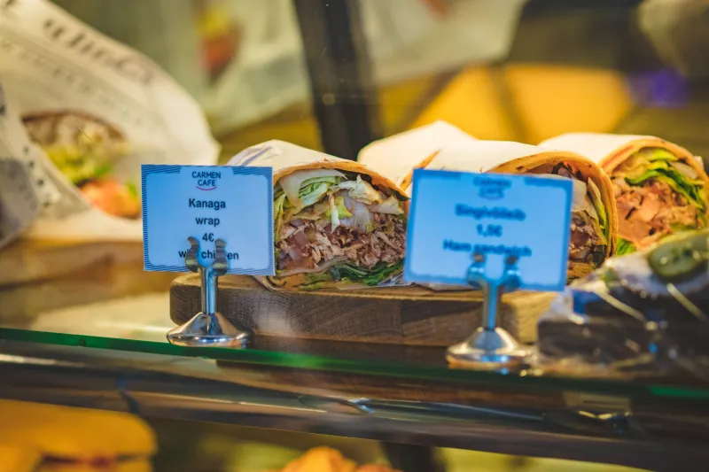 The Sweet Spot Nobody Talks About: Why 5 PM at the Deli Counter Is Worth Rearranging Your Whole Evening